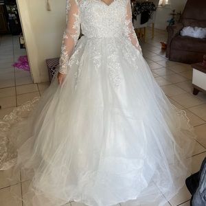 Ball gown wedding dress size 10
